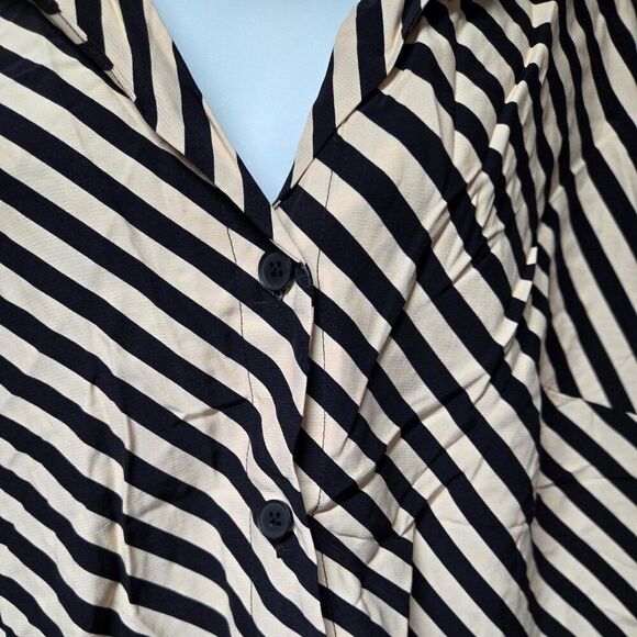 Modern Muse โโA New Day Striped Crepe Shirt (XXL) - Picture 3 of 6